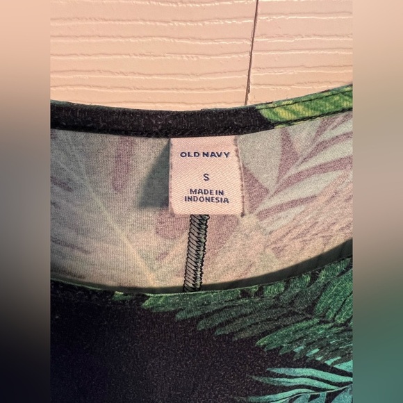 Women's Old Navy Green Botanical Pattern Short Sleeved Swing Dress - Picture 3 of 4